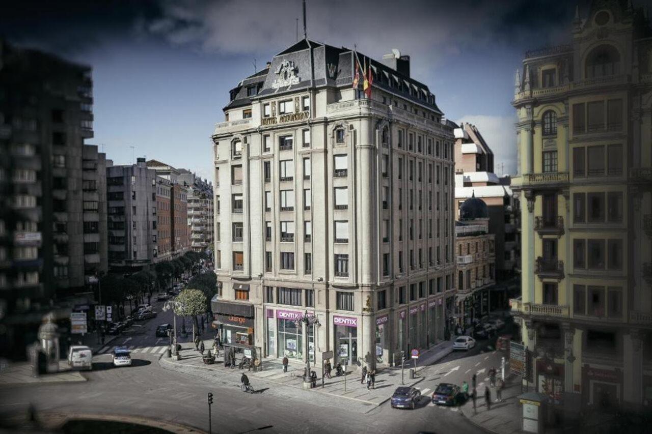 Occidental Leon Alfonso V Hotel Exterior photo