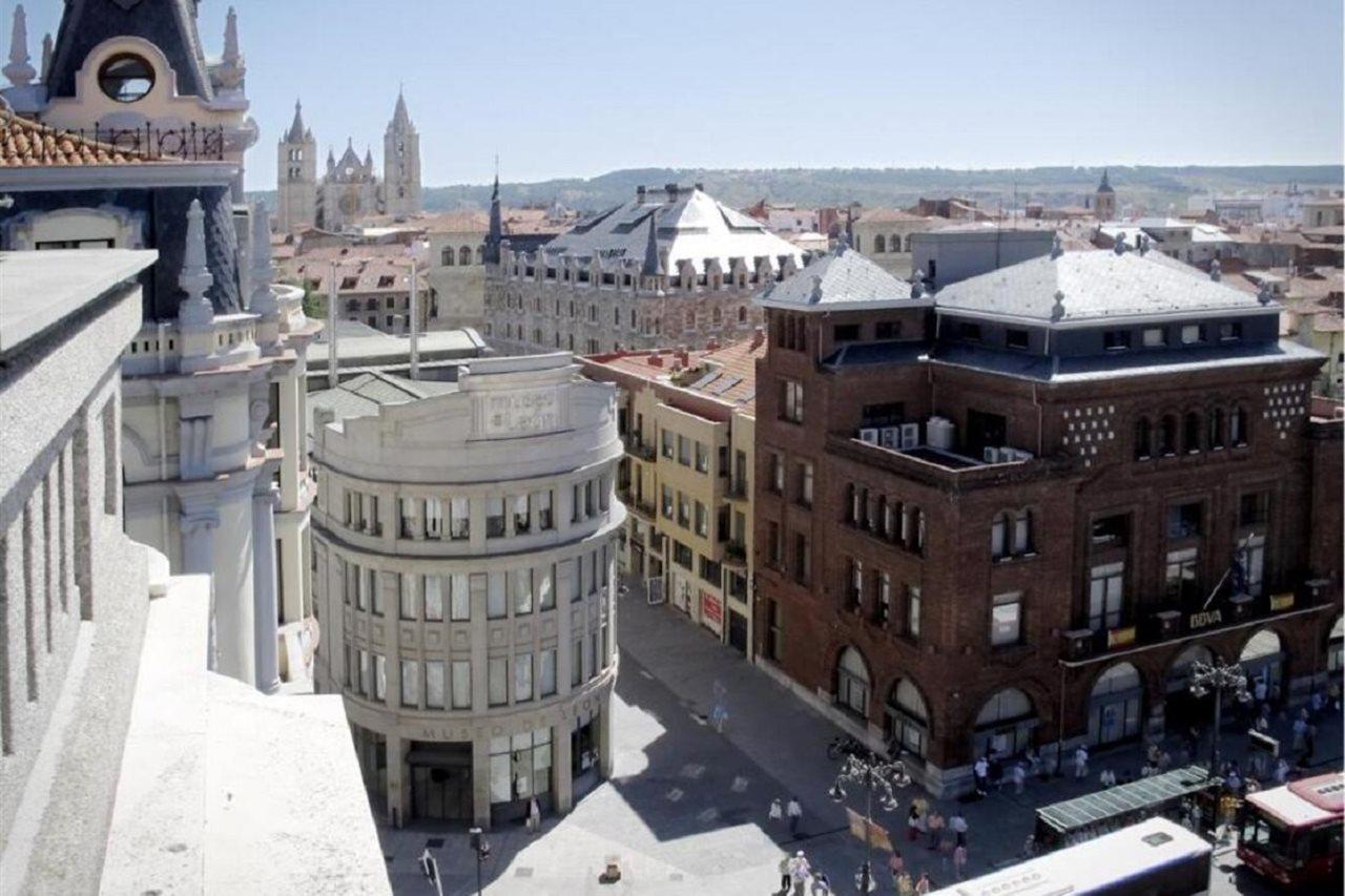 Occidental Leon Alfonso V Hotel Exterior photo