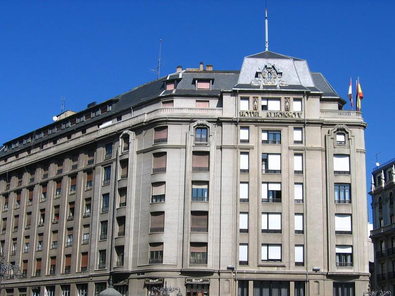 Occidental Leon Alfonso V Hotel Exterior photo